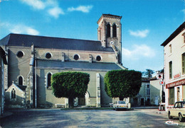 86 Vouille La Bataille Eglise Sainte Radegonde CPM Edit CIM Combiervoiture Auto Renault 12 Break - Vouille