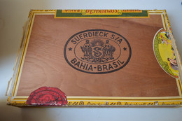 Rare Boite En Bois à Cigares Marque Suerdieck Sia Bahia Brasil  Format 22 X 15 X 3.5 Cm - Autres & Non Classés