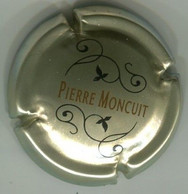 CAPSULE-CHAMPAGNE MONCUIT Pierre N°06b Fond Or Pâle & Noir - Otros
