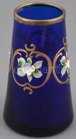 Bohemia Virágos Kék üveg Váza, Anyagában Színezett, Plasztikus Kézzel Festett Virágszirmokkal. Kis Kopásokkal, Az Egyik  - Glass & Crystal