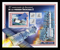 CAR 2021 Mih. 10454 (Bl.2150) Space. Unmanned Launch Shenzhou 2 MNH ** - Centrafricaine (République)