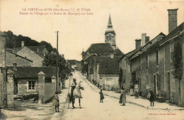 La Ferté Sur Aube * Entrée Du Village Par La Route De Montigny Sur Aube * Villageois - Sonstige & Ohne Zuordnung