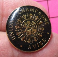 1418c Pin's Pins / Beau Et Rare / THEME : BOISSONS / UNION CHAMPAGNE AVIZE - Boissons