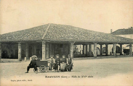 Mauvezin * Place Et Halle Du XVIème Siècle * Les Halles * Villageois - Autres & Non Classés