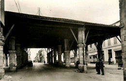 Gimont * Les Couverts * Halle Halles * Café De France - Andere & Zonder Classificatie