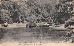 Fontaine De Vaucluse        84       La Grande Cascade.        (voir Scan) - Andere & Zonder Classificatie