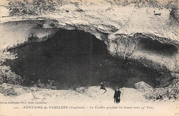 Fontaine De Vaucluse        84        Le Gouffre Pendant Les Basses Eaux     (voir Scan) - Sonstige & Ohne Zuordnung
