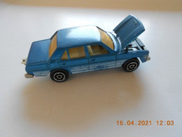 MAJORETTE 1970/80 / REF238 PEUGEOT 604 ANDES BLANCE SUR LE COTE CAPOT OUVRANT - Escala 1:160