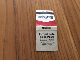 Pochette D'allumettes P. Vendôme "Grand Café De La Poste - Lourdes (65) / Marlboro" (cigarettes) - Boites D'allumettes