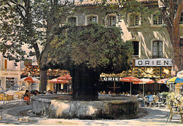 13 - SALON De PROVENCE Fontaine Moussue Et La Place Crousillat ( Terrasse Café ORIENTAL ) CPSM Grand Format - BdR - Salon De Provence