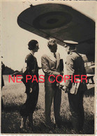 Aérodrome D’Evere Photo De Léopold 3 Et La Princesse Astrid Avec Le Commandant Aviateur Demarteau Juillet 1935 175x120mm - Personas Identificadas