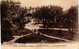 CPA St-DIDIER-en-VELAY - Le Square Du Poilu (690424) - Saint Didier En Velay