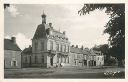 CPSM FRANCE 86 "Pleumartin, L'hôtel De Ville" - Pleumartin