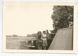 Photographie Voiture Auto Camping Homme Et Femmes Transistor Radio 1964 Photo 12,8x8,8 Cm Env - Automobili