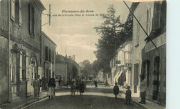 Plaisance Du Gers * Un Coin De La Grande Place Et Avenue De La Gare * Gendarmerie Nationale * Atelier DUPRAT - Vic-Fezensac