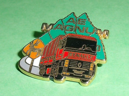 Pin's / Automobile : AE , MAGNUM Renault , Arthus Bertrand   TB2W - Ferrari