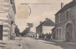 Flogny 89 - Gendarmerie Et Route De Lyon - Edition Cussac, Ferblantier - Flogny La Chapelle