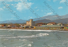 CARTOLINA  MARINA DI MASSA,TOSCANA,SPIAGGIA,MARE,SOLE,ESTATE,VACANZA,BAGNI,BARCHE A VELA,BAGNI,LIDO,VIAGGIATA 1973 - Massa