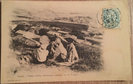 Cpa De 1905, Algérie, Tiaret, Photo Geiser, Village Nègre-Mauresques Pleurant Sur Tombes - Tiaret