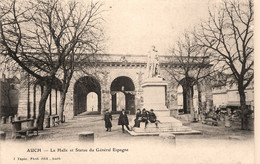 Auch * Place * La Halle Et Statue Du Général Espagne - Auch