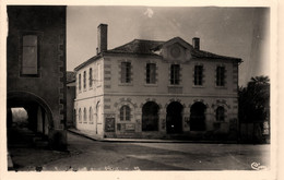 Castelnau D'auzan * La Place De La Mairie * Les Arceaux - Andere & Zonder Classificatie