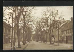 AK Wittenberge, Bahnstrasse Mit Geschäften Und Litfasssäule - Wittenberge