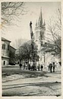 Vinay * Carte Photo * Exercice De Sapeurs Pompiers Sur La Place Du Village * Sapeur Pompier Fireman - Vinay