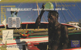 MADAGASCAR. MDG-22a. Having A Shower. 2000-12. (006) - Madagaskar