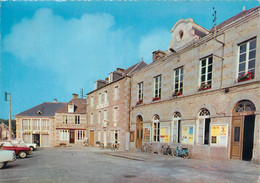 CPSM FRANCE 61 "Athis, La Place, L'hôtel Du Lion D'Or" - Athis De L'Orne