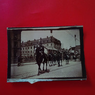 PHOTO TROYES UNE RUE SOLDAT CAVALIER - Auto's