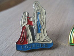 A020 -- Pin's Lourdes - Städte