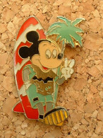 PIN'S MICKEY SUR UN SURF - Disney