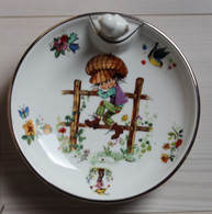 Belle Assiette Ancienne à Bouillie Vintage Pour Enfants En Porcelaine De Limoges LAZEYRAS Avec Bouchon Oiseau - Piatti