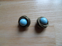 Paire De Boucles D Oreille ( Clips ) Métal Jaune Et Pierre D Imitation Turquoise BE - Andere & Zonder Classificatie