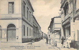 82 - CASTELSARRAZIN : Rue De La Fraternité - Mairi - Tribunal - Gendarmerie - CPA - Tarn - Castelsarrasin
