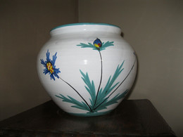 GROS VASE CACHE POT OU POT DE FLEURS VALLAURIS SIGNE R. ROUMA CIRCA 1950 - Vallauris (FRA)