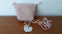 ACHAT IMMEDIAT;;;; COLLIER NINA L'EAU   - OBJET PUBLICITAIRE NINA RICCI - Toebehoren