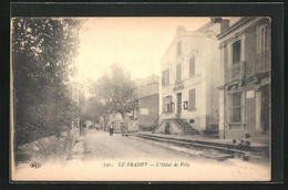 CPA Le Pradet, L`Hotel De Ville - Le Pradet