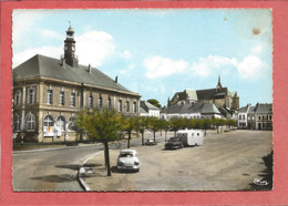 02  MONTCORNET    PLACE  DE  L  HOTEL DE  VILLE  (  VOITURES DONT  TAXI  PANHARD PL 17 - FREGATE  RENAULT-  CARAVANE ) - Otros & Sin Clasificación