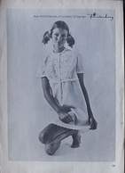 Publicité 1960 Jeune Femme Habillée Par FURSTENBERG Diane Von Fürstenberg 19 X 27 Cm - Other