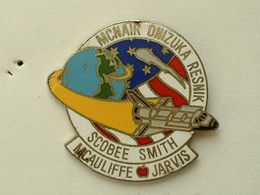 Pin's NAVETTE AMERICAINE - SIGNE NASA STS 5H  - EMAIL - Spazio