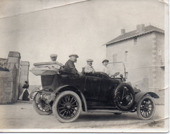 Photo Automobile Ancienne Avec Hommes Et Femme,format 10/12 - Cars