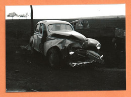 PHOTO RETIRAGE DES ANNÉES 1950 1960 - ACCIDENT DE VOITURE PEUGEOT 203 - Automobiles