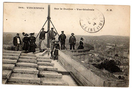 VINCENNES ----1914--Sur Le Donjon--Vue Générale   ( Très  Animée ) ...cachet Militaire..................à Suivre - Vincennes