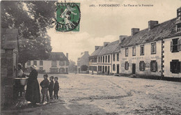 29-PLOUGASNOU- LA PLACE ET LA FONTAINE - Plougasnou