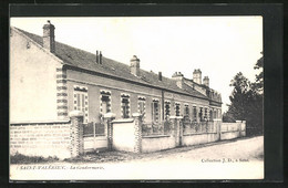 CPA Saint-Valerien, La Gendarmerie, Facade - Saint Valerien