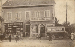 LE BOUCAU CARREFOUR CENTRAL L'EPICERIE MERCERIE ET L'AUTOBUS - Boucau