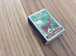 Ancienne Boîte D'allumettes BELGIQUE En Bois «NEW FOREST - SAFETY MATCHES» (cerf) - Boites D'allumettes