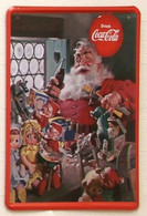 USA Color Retro Style Metal/tin Plate/tray Coca-Cola - 'Santa Claus In Workshop' - 30 X 20 Cm - Emailplaten