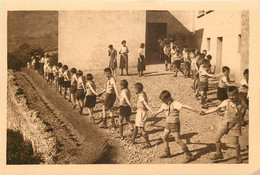 SALINS LES BAINS LE RAYON DE SOLEIL MAISON D'ENFANTS FARANDOLE DANS LA COUR - Autres & Non Classés